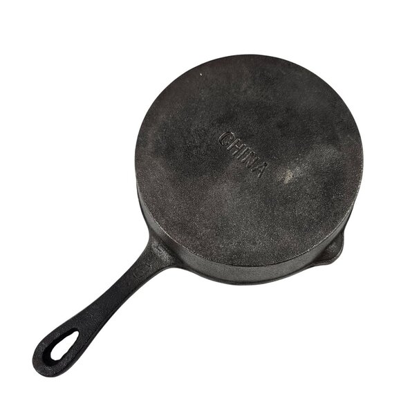 Cast Iron Skillet Double Pour Spout Made In China 6 in Diameter Handle Loop - Picture 8 of 10
